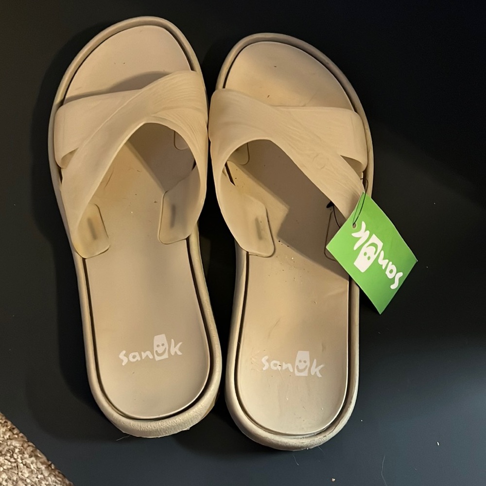 Sanuk slides